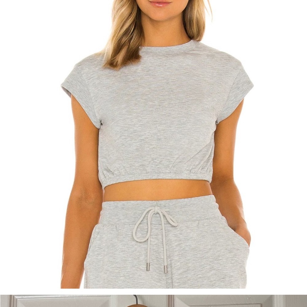 Alo Yoga Dreamy Crop Short Sleeve Top
Heather Grey S